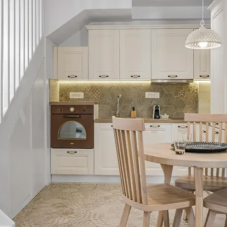 Phaos Cellaria Estate *